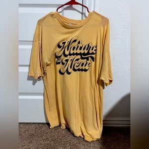 Oversized, graphic tee